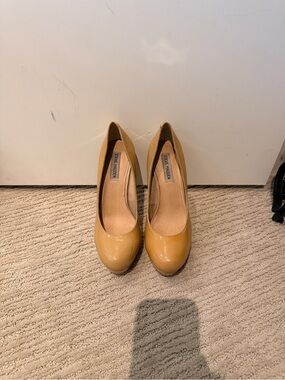 Steve Madden Yellow Patent Leather Round-Toe Pumps